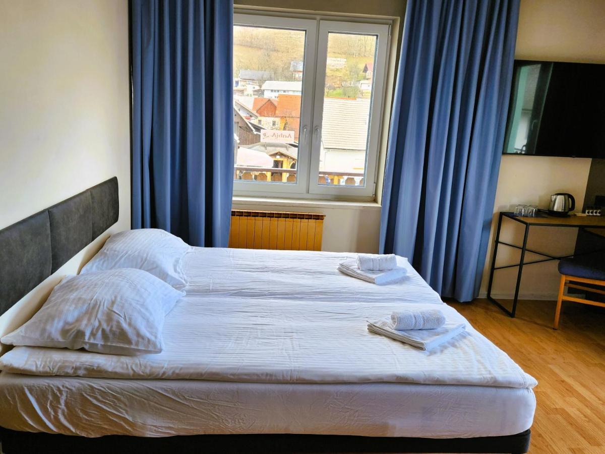Pension Knafel Zirovnica Eksteriør bilde